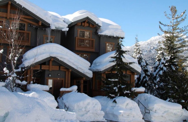 Whistler Getaway with Mountain Views – Ski & Bike from Your Door