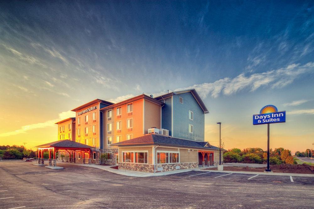 Lindsay Hotel | Days Inn & Suites by Wyndham Lindsay
