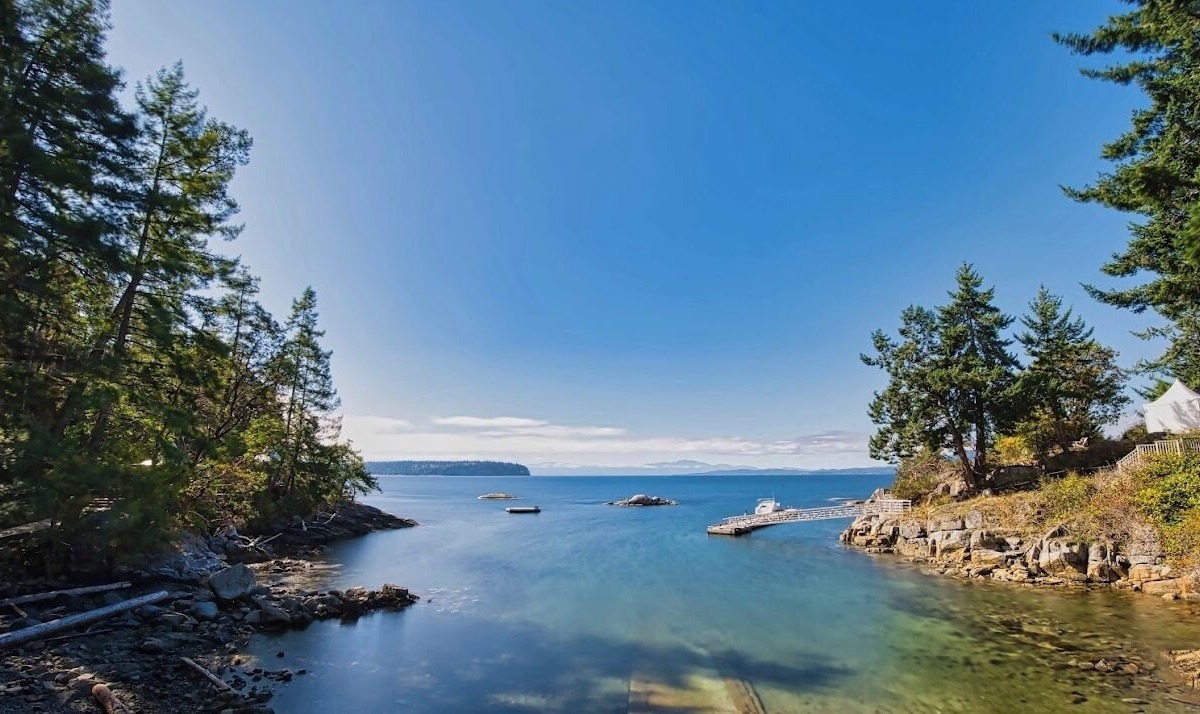 Halfmoon Bay Resort | Tranquil Oceanview Lodge B