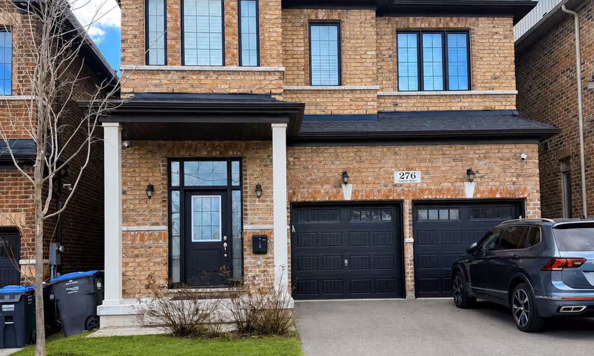 Streetsville House | Luxurious Detached Five-Bedroom House in Mississauga.