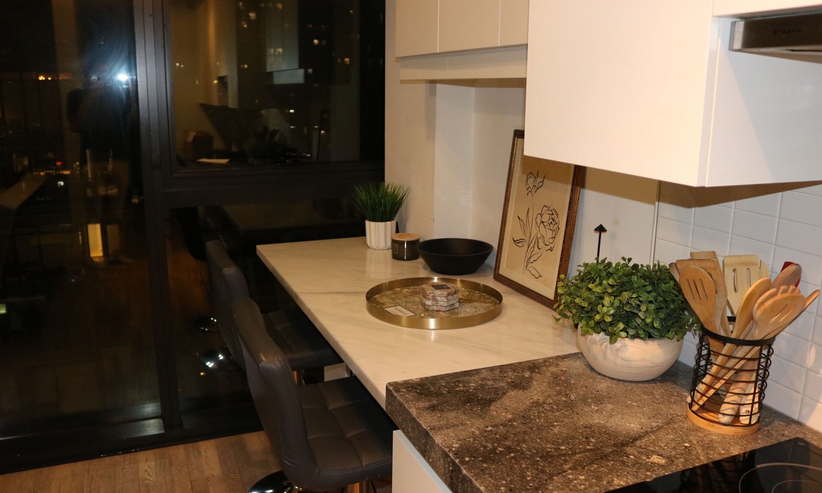 Wellington Place Condo | Downtown Toronto Luxury 1BR on King St West - Entertainment District!