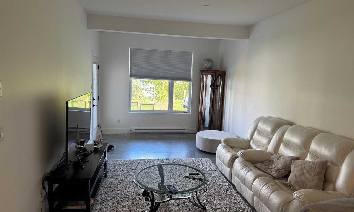 Sechelt House | 5 minute to the golf cours and lighthouse Pub. Downtown
