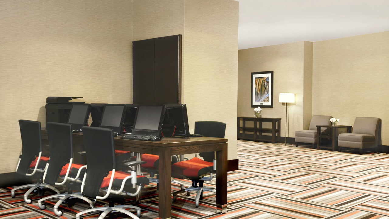Photo of Livingroom in Fallsview