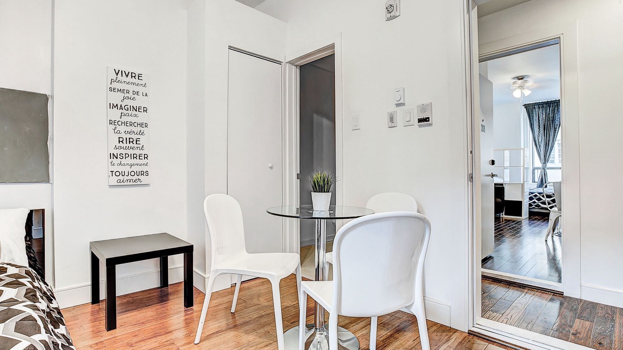 Photo of Livingroom in Shaughnessy Village