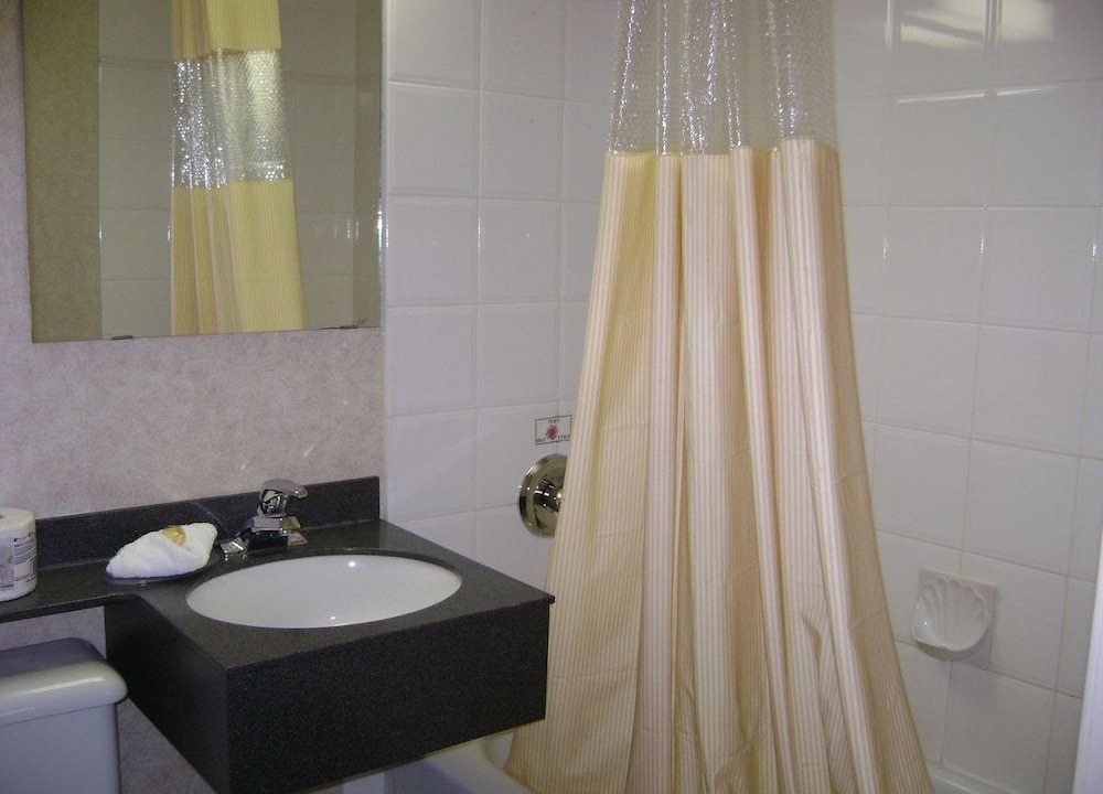 Photo of Bathroom in Inner Harbour