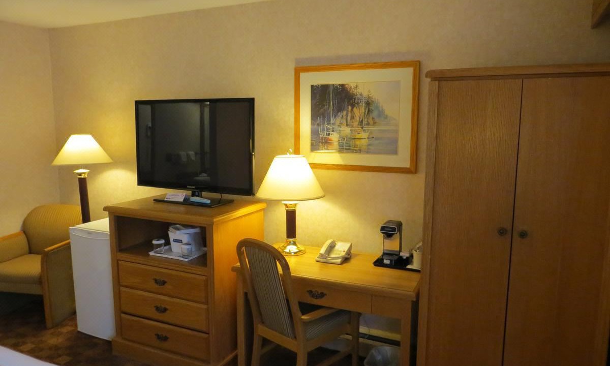 Photo of Livingroom in Gorge -Tillicum Area