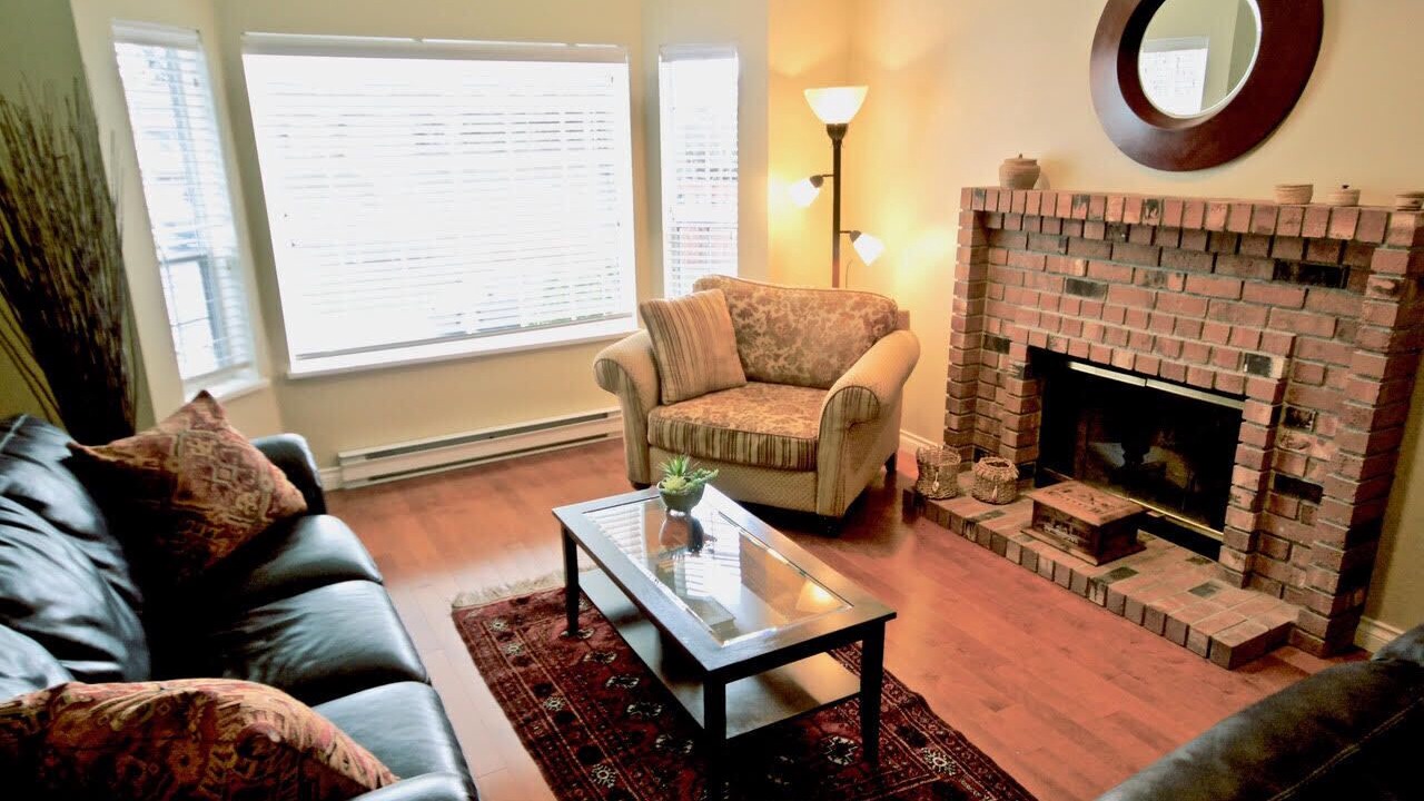 Photo of Livingroom in Saanich West