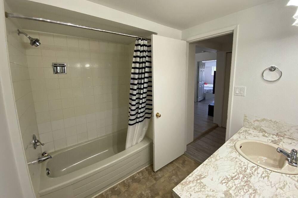 Photo of Bathroom in Hollyburn