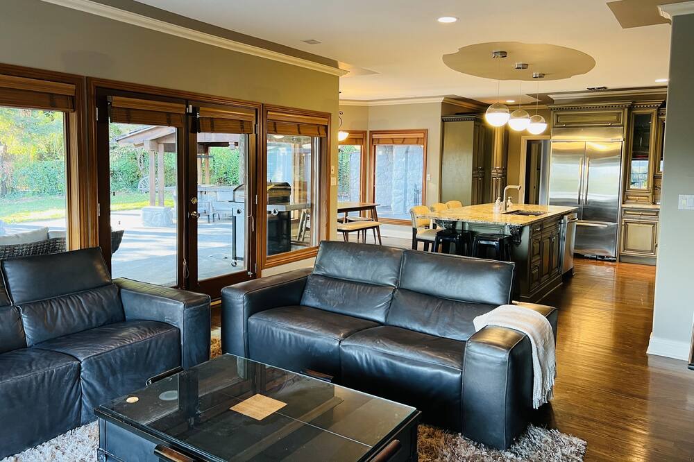 Photo of Livingroom in Lower Sumas Mountain