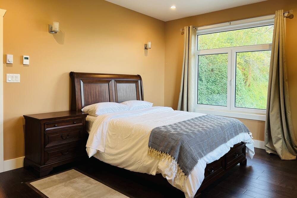 Photo of Bedroom in Lower Sumas Mountain