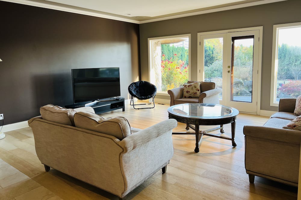 Photo of Livingroom in Lower Sumas Mountain