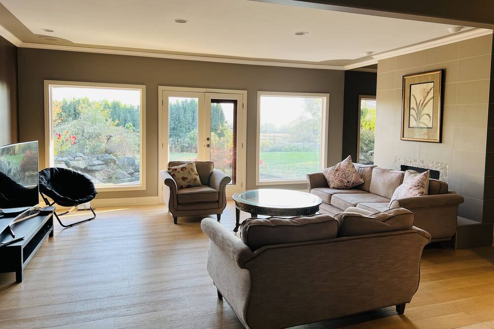 Photo of Livingroom in Lower Sumas Mountain