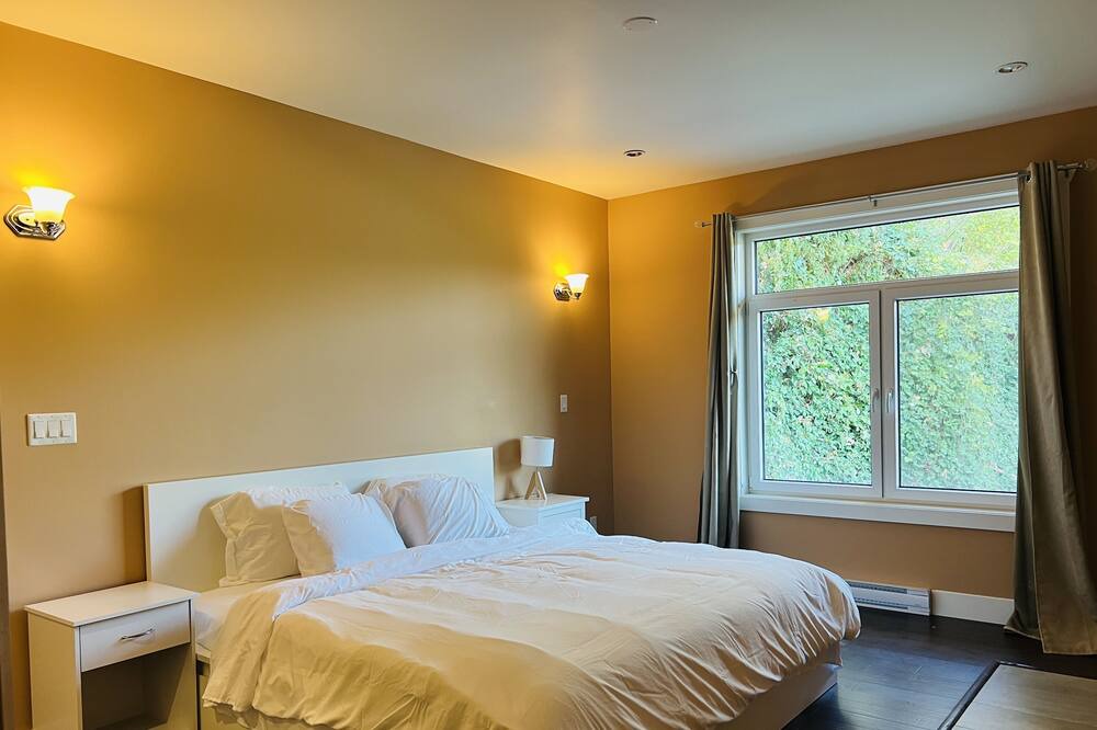 Photo of Bedroom in Lower Sumas Mountain
