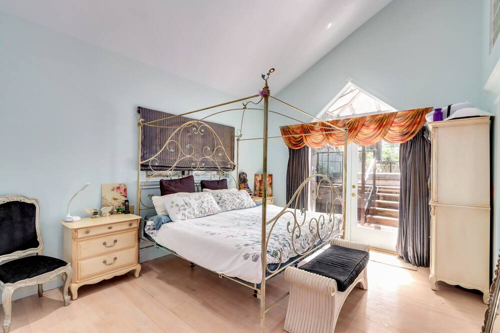Photo of Bedroom in Lions Bay