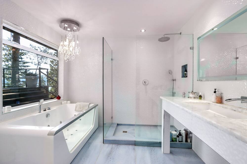 Photo of Bathroom in Lions Bay