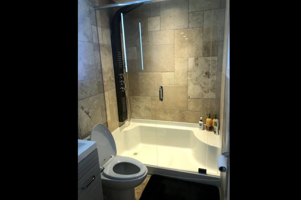 Photo of Bathroom in Saanich West