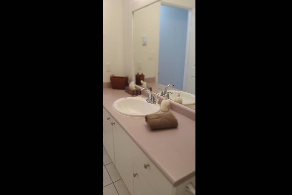 Photo of Bathroom in Saanich West