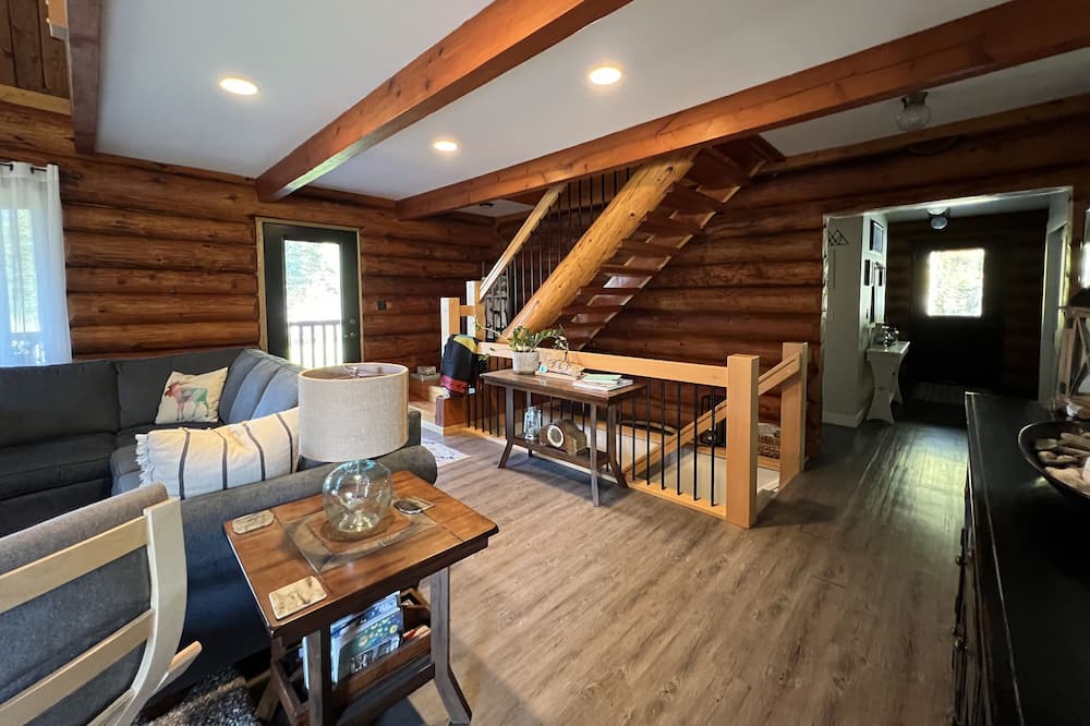 Photo of Livingroom in Columbia Valley