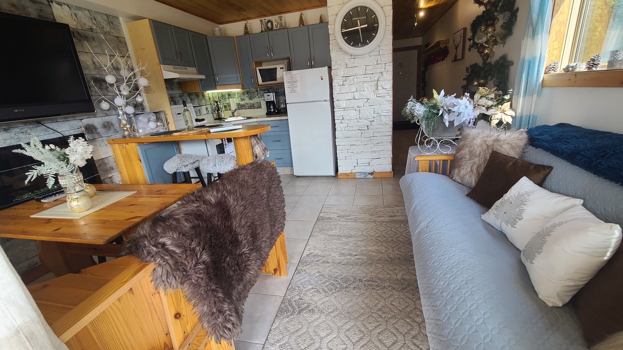 Photo of Livingroom in Apex Mountain