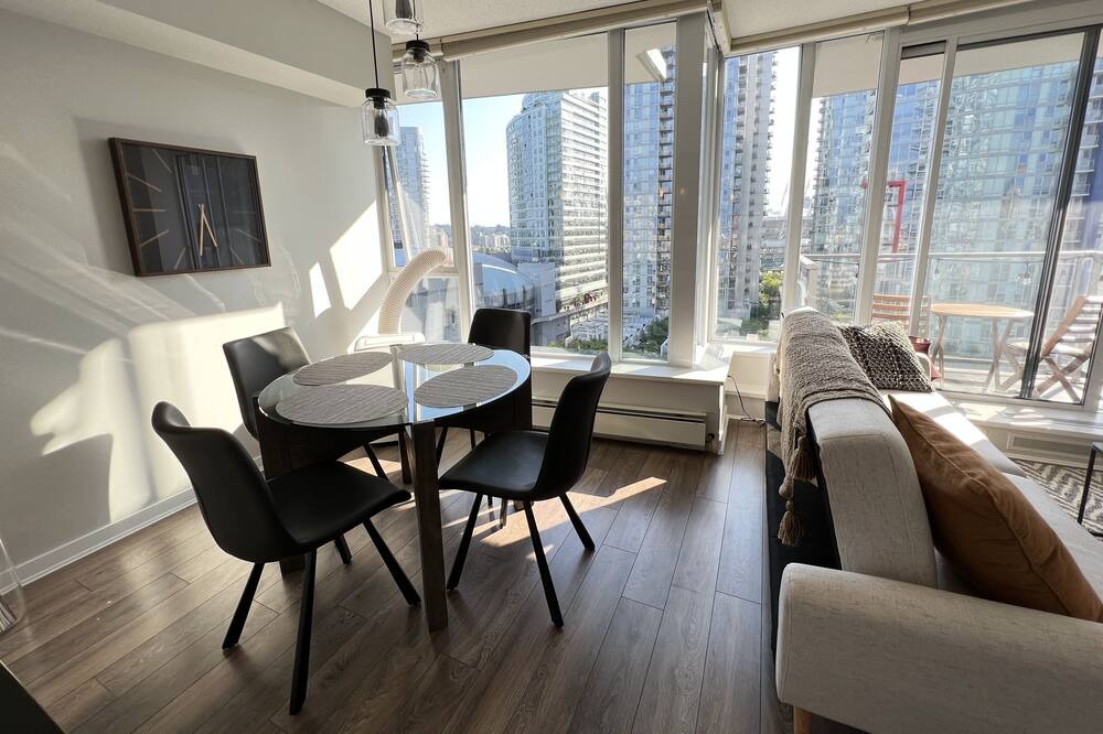 Photo of Livingroom in Crosstown