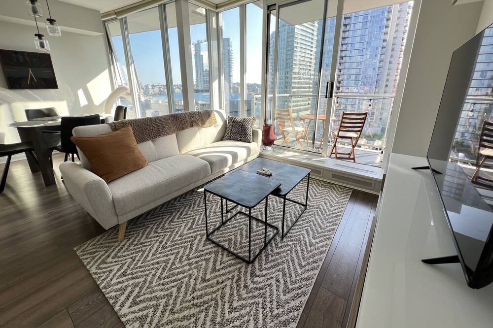 Photo of Livingroom in Crosstown