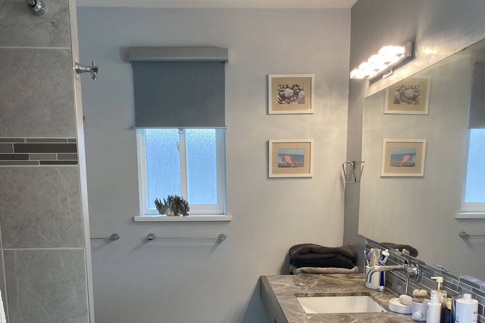 Photo of Bathroom in Delta