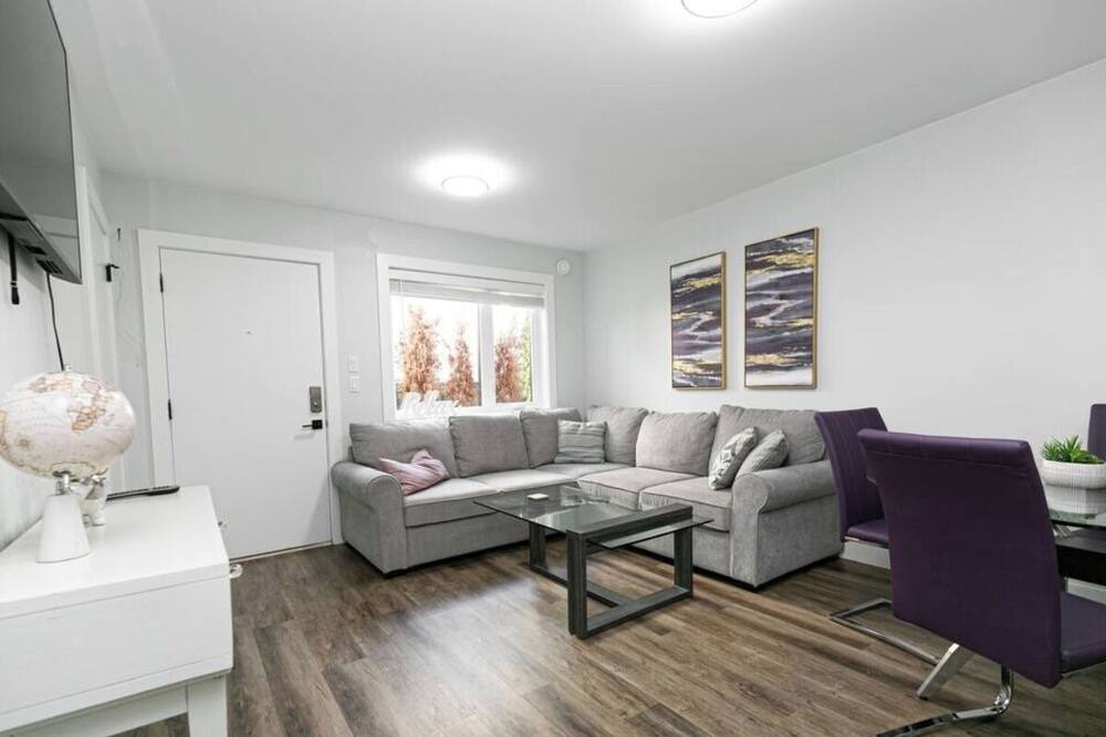 Photo of Livingroom in Saanich West