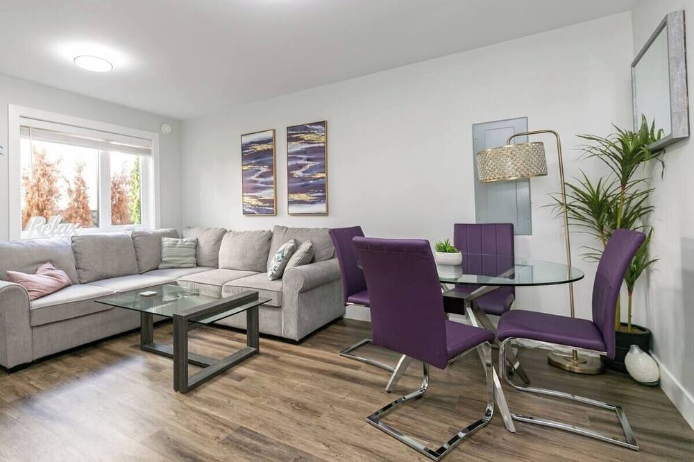 Photo of Livingroom in Saanich West