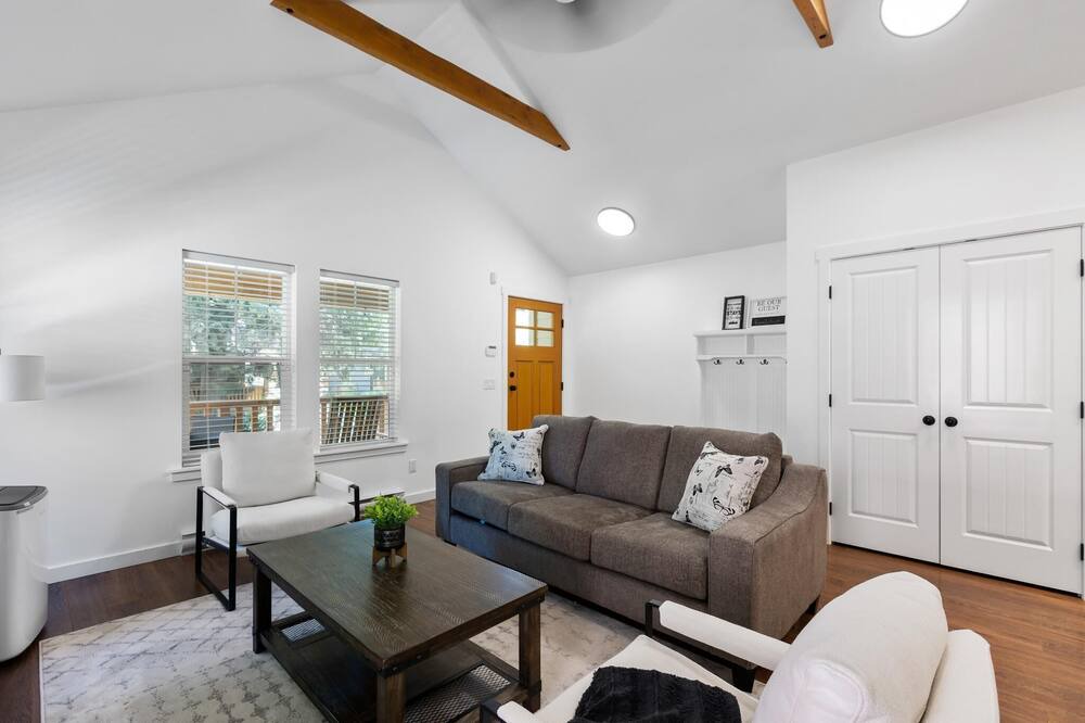 Photo of Livingroom in Lindell Beach