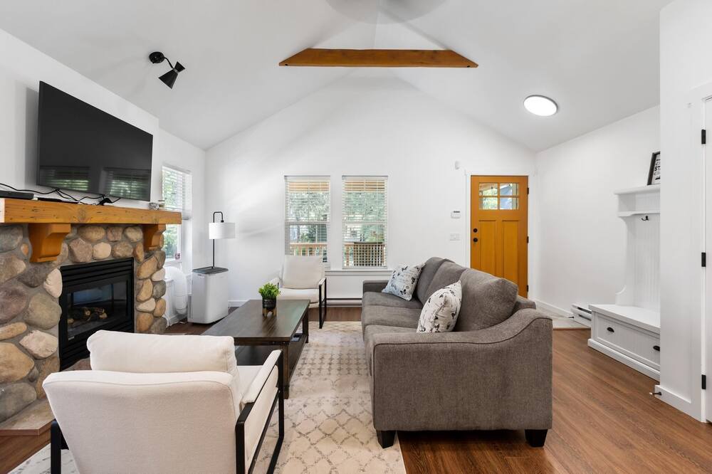 Photo of Livingroom in Lindell Beach