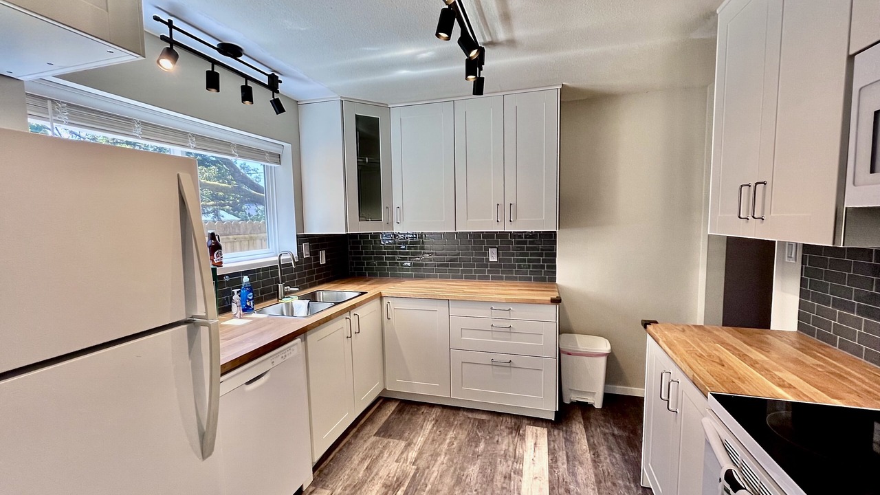 Photo of Kitchen in Central Lonsdale