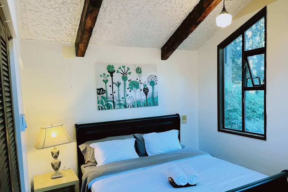 Photo of Bedroom in Langley