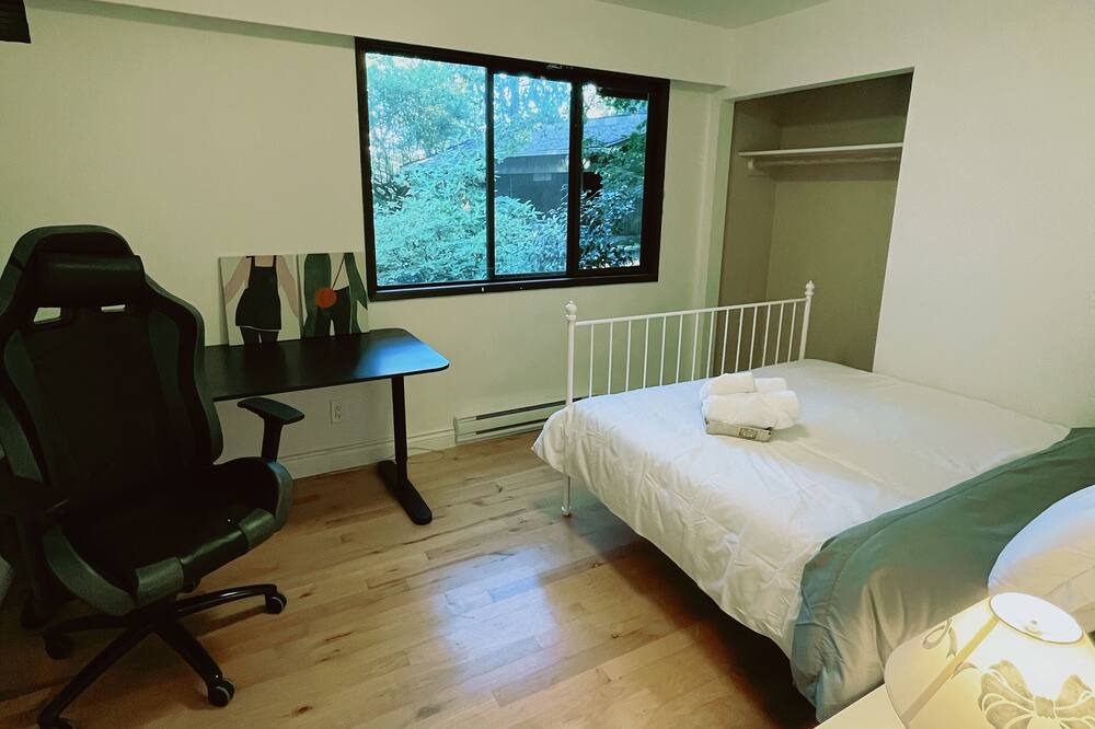 Photo of Bedroom in Langley