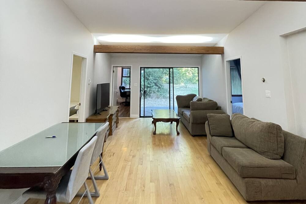 Photo of Livingroom in Langley