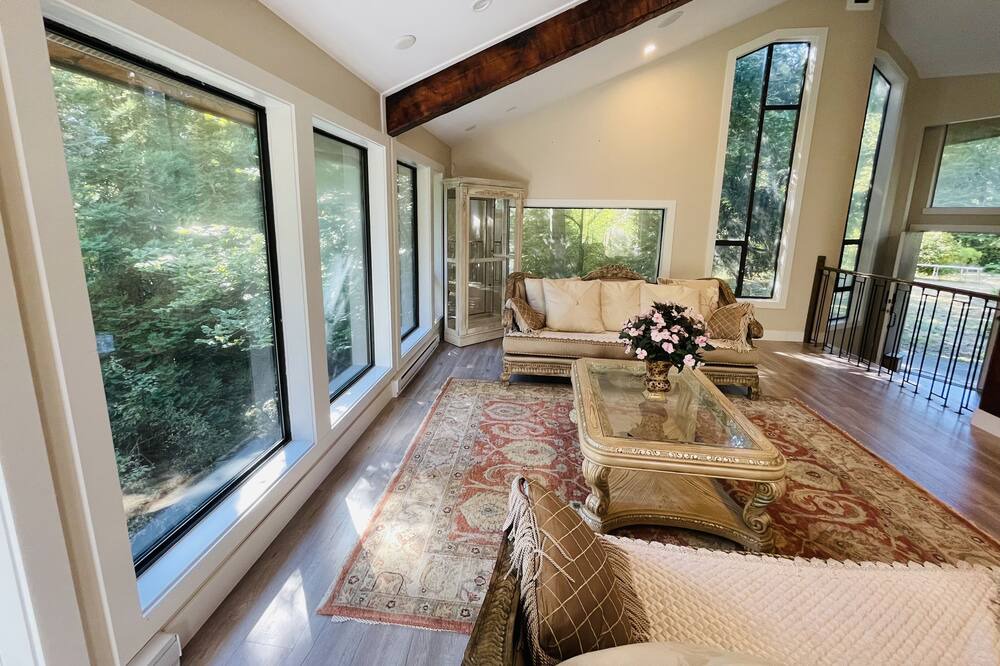 Photo of Livingroom in Langley