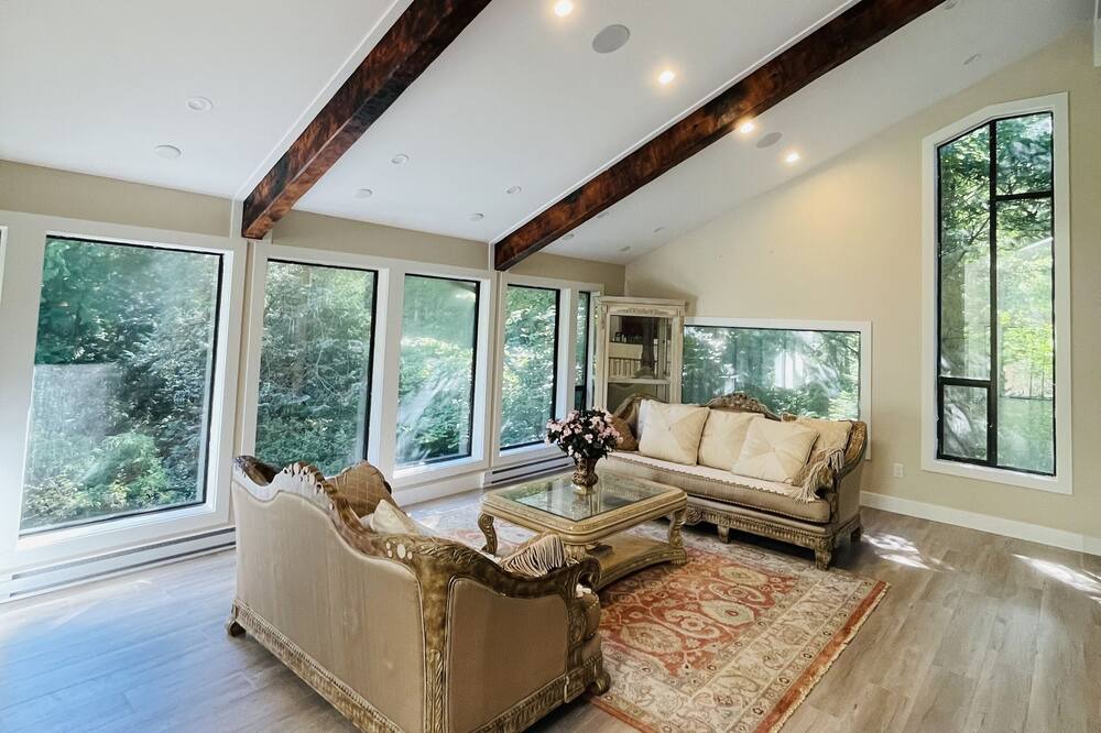 Photo of Livingroom in Langley