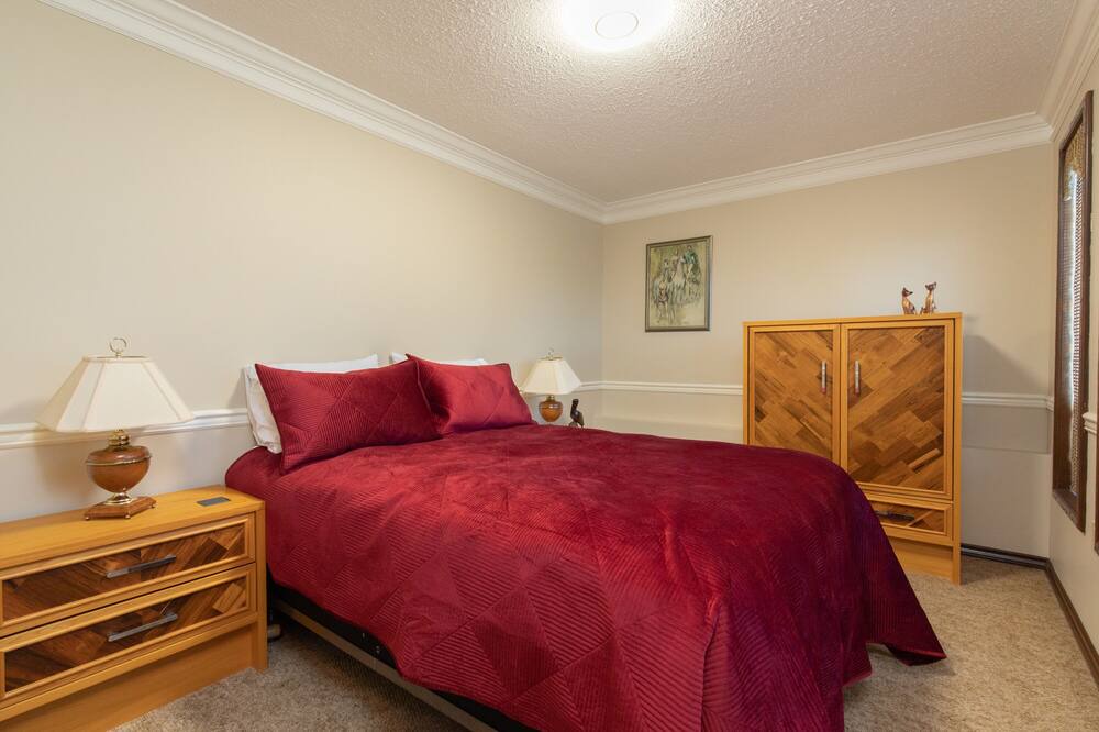 Photo of Bedroom in Departure Bay