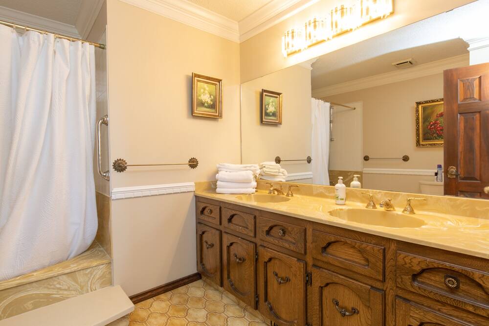 Photo of Bathroom in Departure Bay