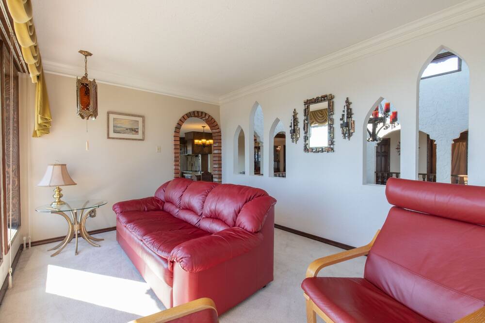 Photo of Livingroom in Departure Bay