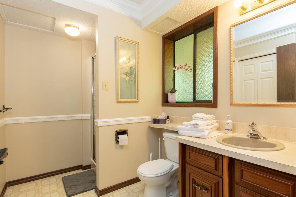 Photo of Bathroom in Departure Bay