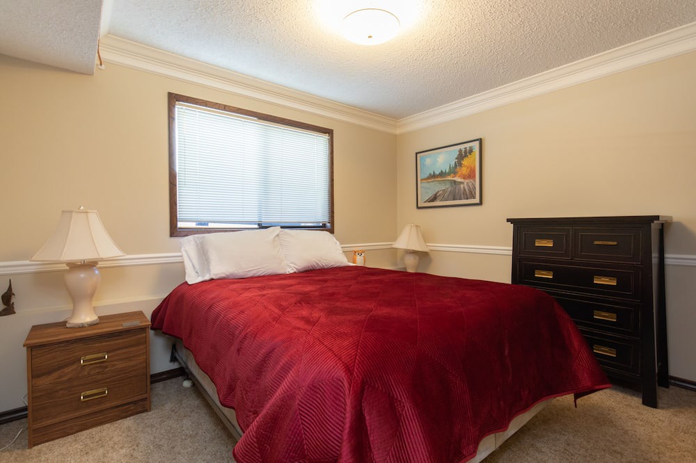 Photo of Bedroom in Departure Bay