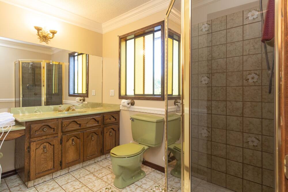 Photo of Bathroom in Departure Bay
