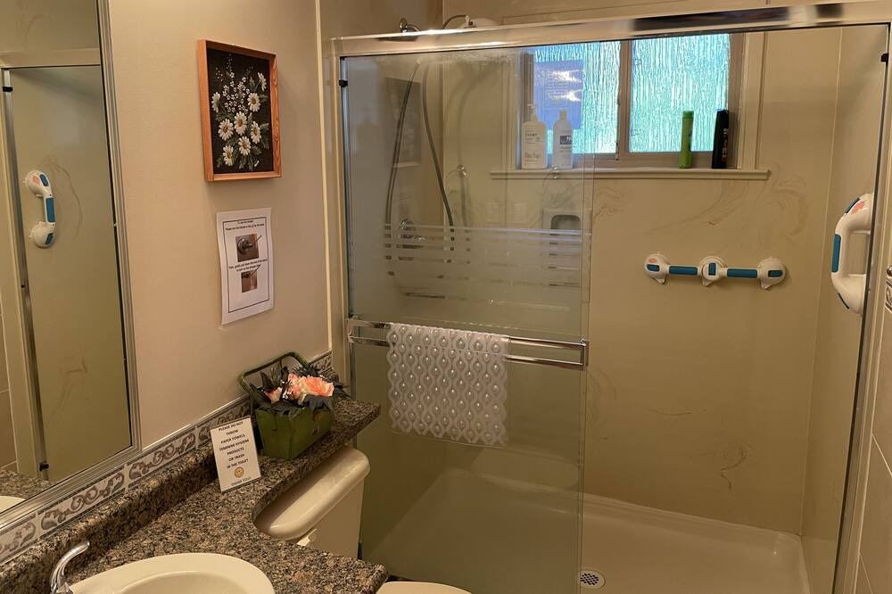 Photo of Bathroom in Delta