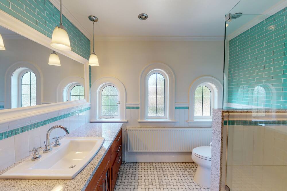 Photo of Bathroom in Oakridge