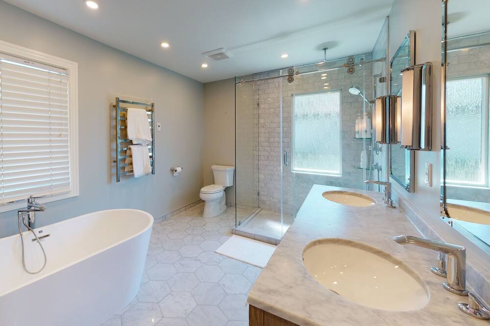 Photo of Bathroom in Oakridge