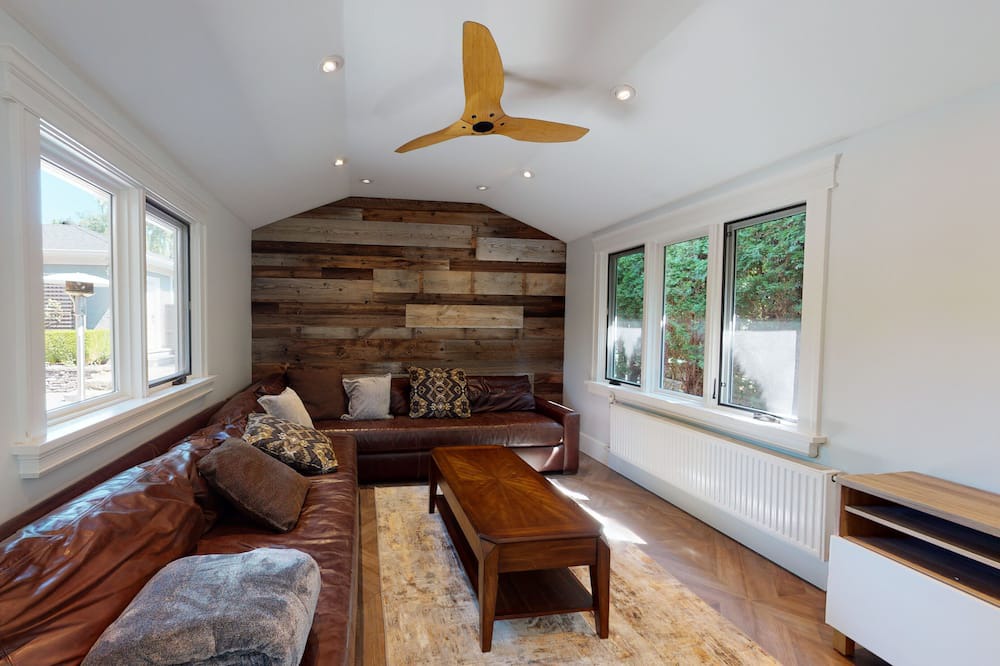 Photo of Livingroom in Oakridge