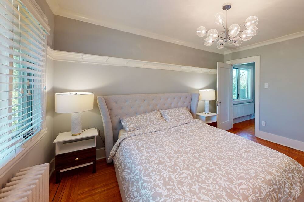 Photo of Bedroom in Oakridge
