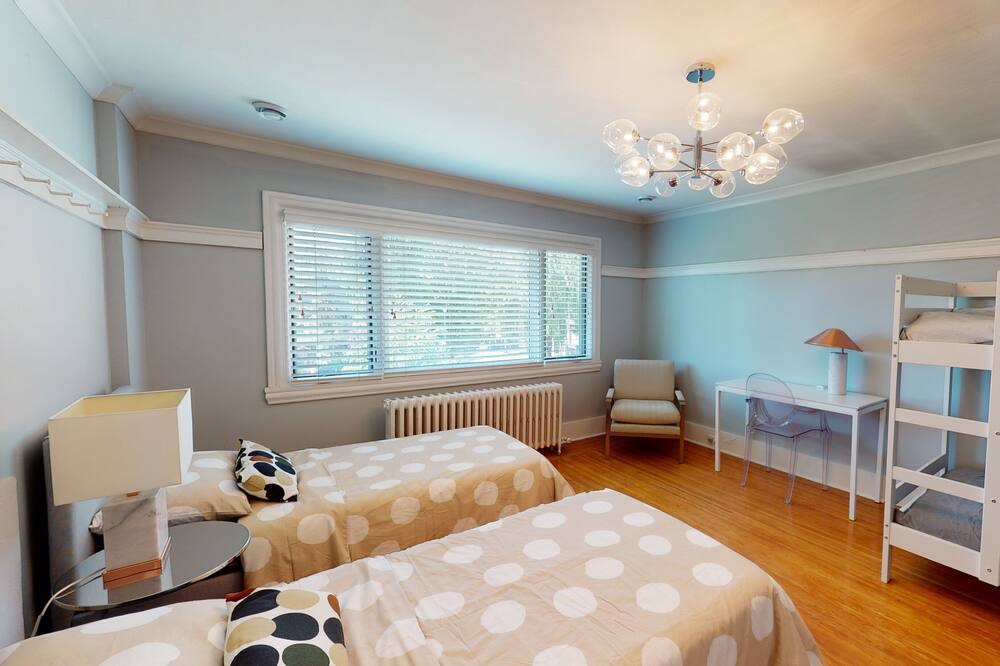 Photo of Bedroom in Oakridge