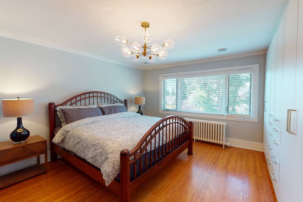 Photo of Bedroom in Oakridge