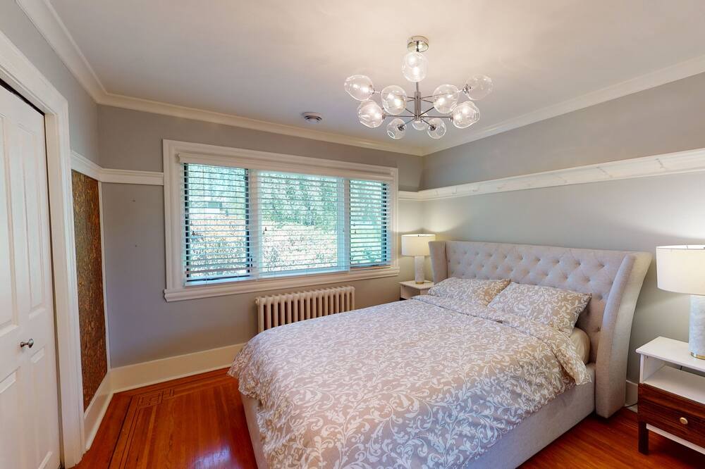 Photo of Bedroom in Oakridge